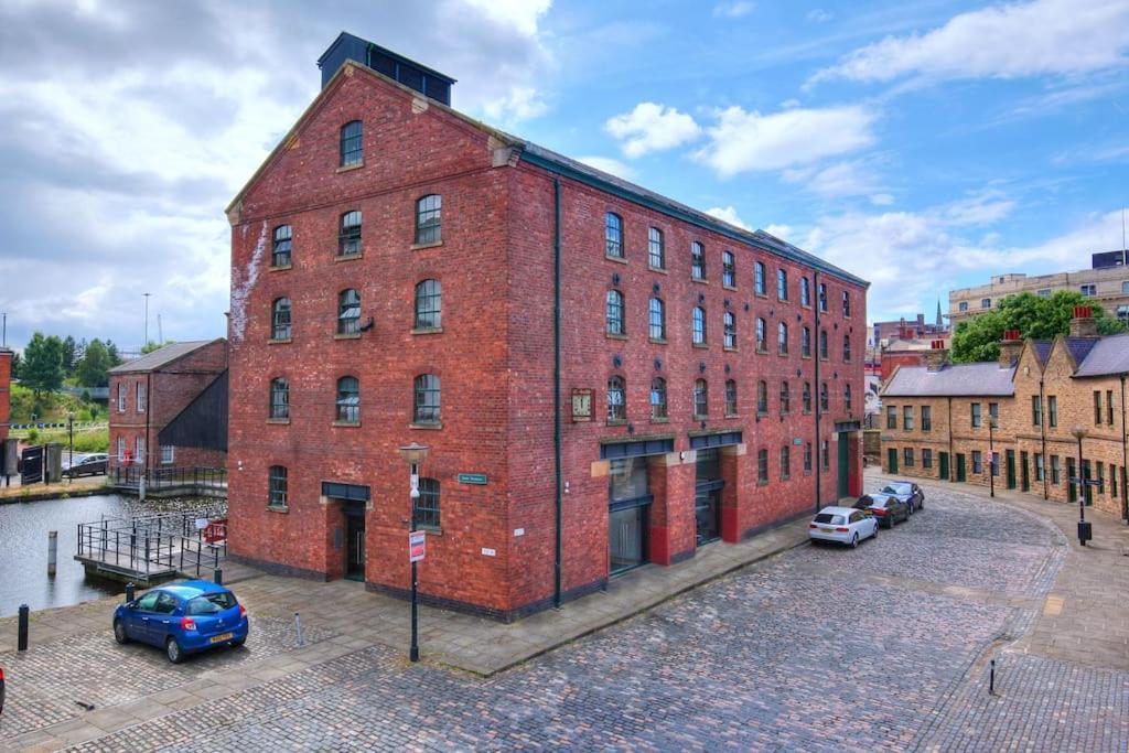 Beautiful 1-Bed Apartment In Grade Listed Warehouse - Victoria Quays, Sheffield City Centre, Free Parking, Pet Friendly, Netflix מראה חיצוני תמונה