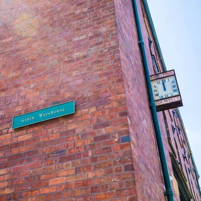 Beautiful 1-Bed Apartment In Grade Listed Warehouse - Victoria Quays, Sheffield City Centre, Free Parking, Pet Friendly, Netflix מראה חיצוני תמונה