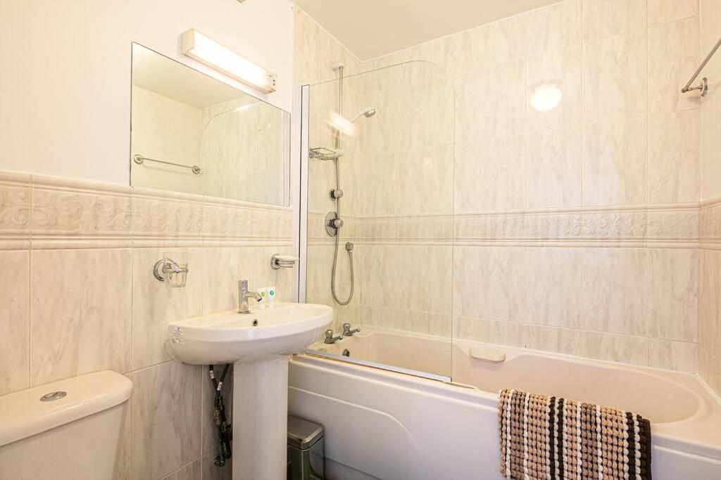 Beautiful 1-Bed Apartment In Grade Listed Warehouse - Victoria Quays, Sheffield City Centre, Free Parking, Pet Friendly, Netflix מראה חיצוני תמונה